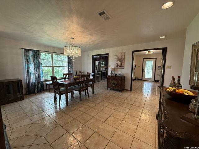 103 MISTY BND, Floresville, TX 78114
