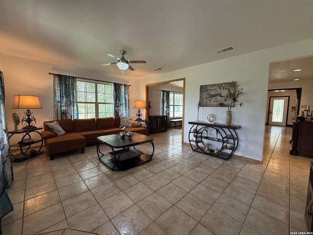 103 MISTY BND, Floresville, TX 78114