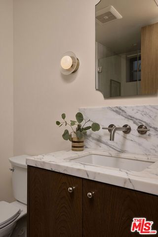 621 Frontenac Avenue, Los Angeles, CA 90065