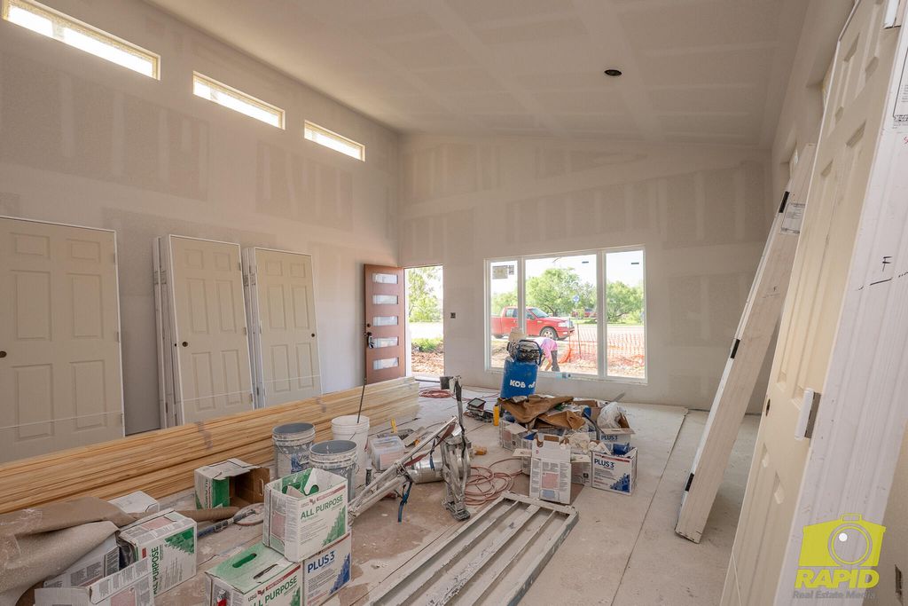 Image 6 of property listing at 326 Lake View Heroes Drive, San Angelo, TX 76903