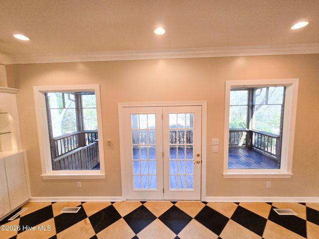 218 Wild Oak Drive, Swansboro, NC 28584