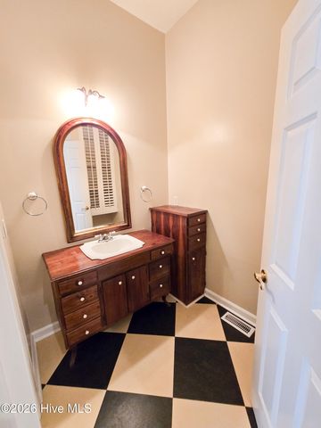 218 Wild Oak Drive, Swansboro, NC 28584