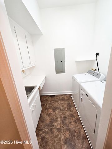 218 Wild Oak Drive, Swansboro, NC 28584