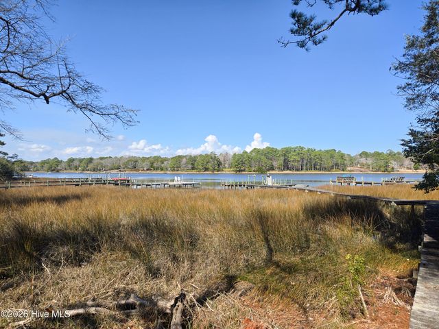 218 Wild Oak Drive, Swansboro, NC 28584