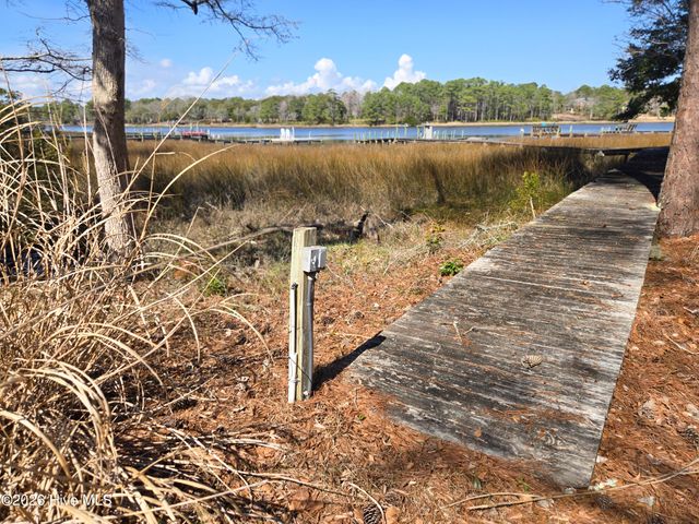 218 Wild Oak Drive, Swansboro, NC 28584