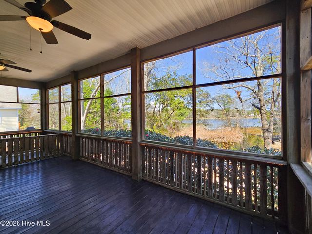 218 Wild Oak Drive, Swansboro, NC 28584