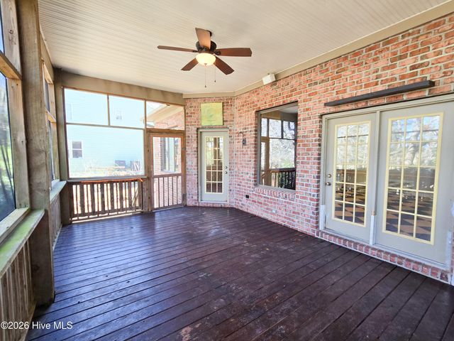 218 Wild Oak Drive, Swansboro, NC 28584