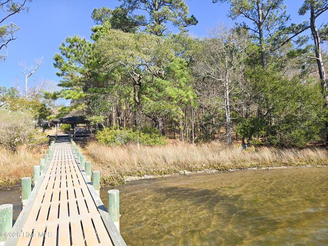 218 Wild Oak Drive, Swansboro, NC 28584
