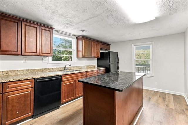 1095 S Burnt Hickory Road, Douglasville, GA 30134