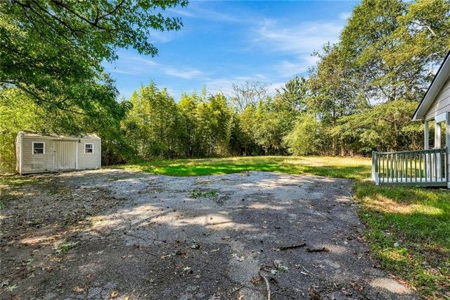1095 S Burnt Hickory Road, Douglasville, GA 30134