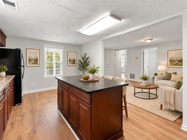 1095 S Burnt Hickory Road, Douglasville, GA 30134