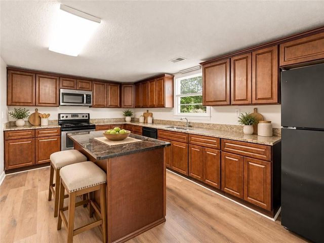 1095 S Burnt Hickory Road, Douglasville, GA 30134