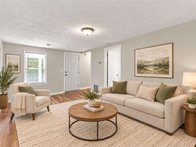 1095 S Burnt Hickory Road, Douglasville, GA 30134