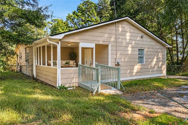 1095 S Burnt Hickory Road, Douglasville, GA 30134