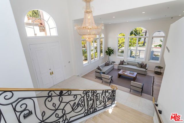 107 N Doheny Drive, Beverly Hills, CA 90211