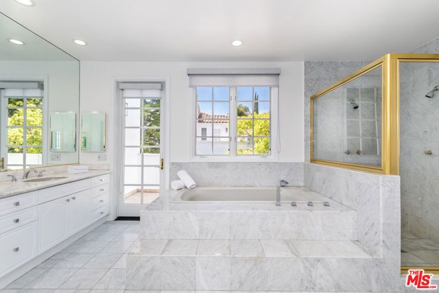 107 N Doheny Drive, Beverly Hills, CA 90211