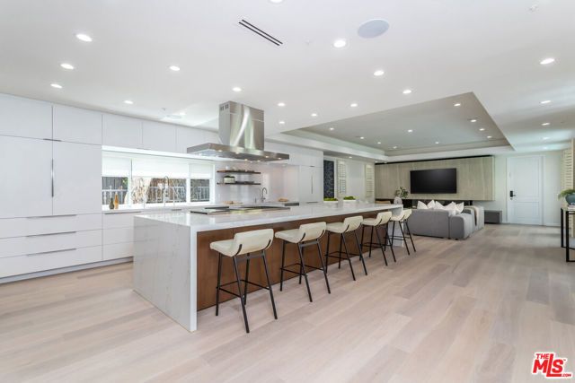 107 N Doheny Drive, Beverly Hills, CA 90211