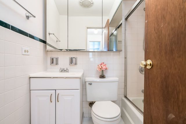 5510 LINCOLN Avenue 101, Morton Grove, IL 60053