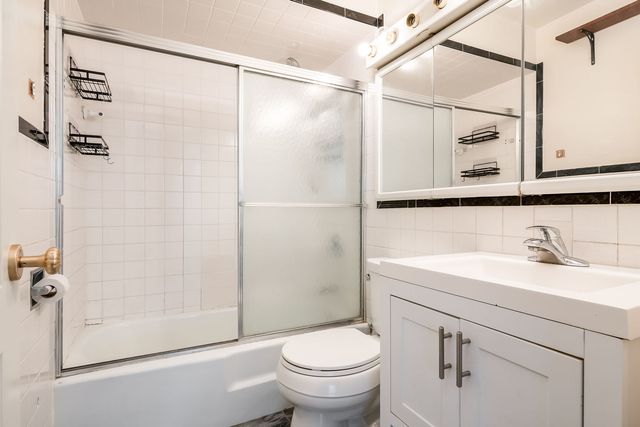 5510 LINCOLN Avenue 101, Morton Grove, IL 60053