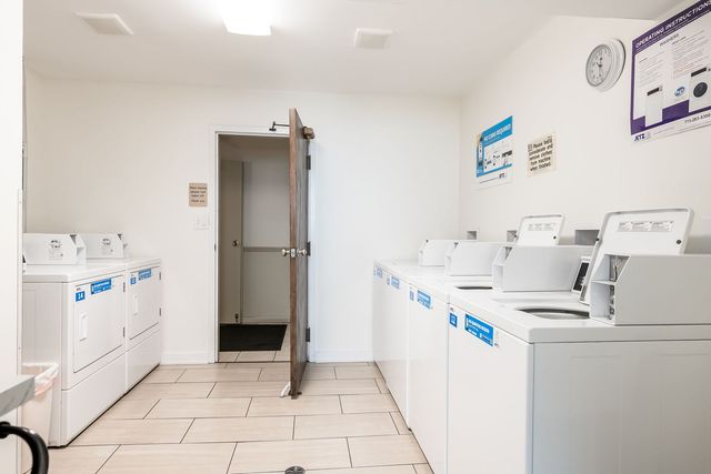 5510 LINCOLN Avenue 101, Morton Grove, IL 60053