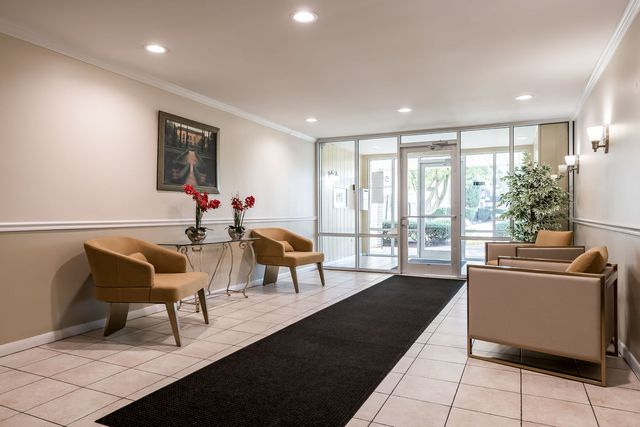 5510 LINCOLN Avenue 101, Morton Grove, IL 60053