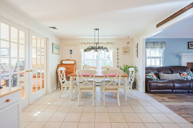 25 Dunny Cove Lane, Uxbridge, MA 01569