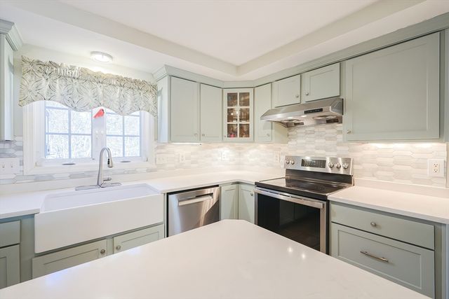 25 Dunny Cove Lane, Uxbridge, MA 01569