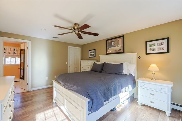 25 Dunny Cove Lane, Uxbridge, MA 01569