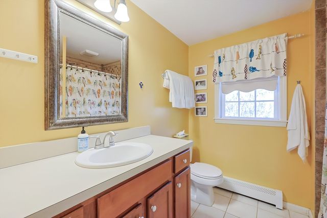 25 Dunny Cove Lane, Uxbridge, MA 01569