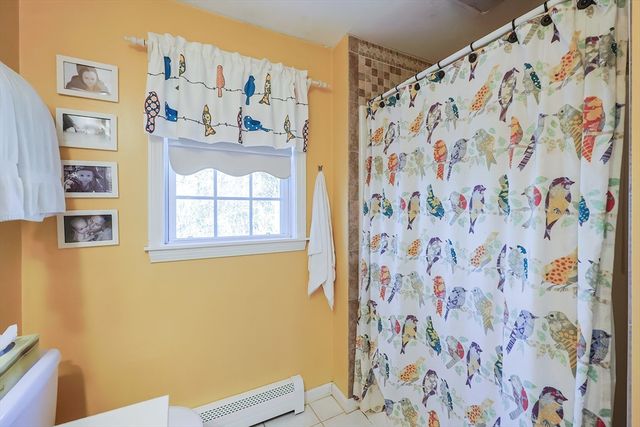 25 Dunny Cove Lane, Uxbridge, MA 01569