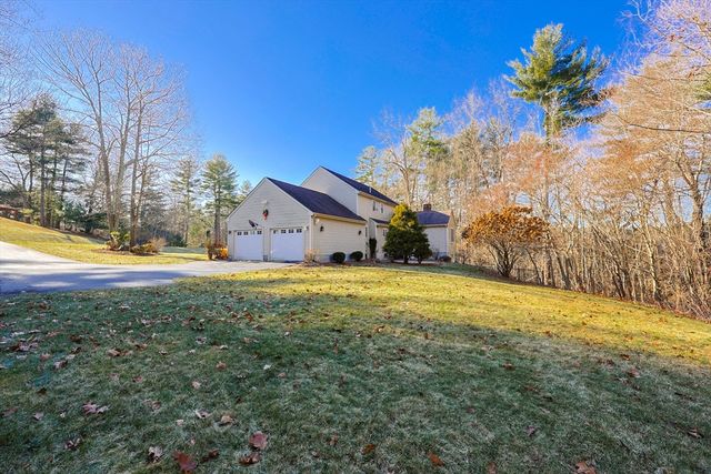 25 Dunny Cove Lane, Uxbridge, MA 01569