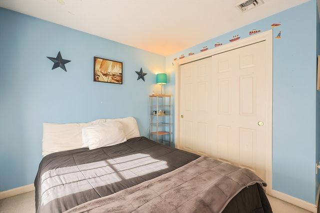 25 Dunny Cove Lane, Uxbridge, MA 01569