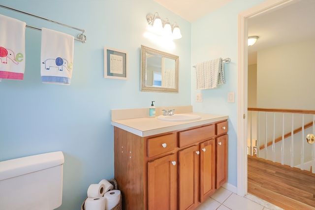 25 Dunny Cove Lane, Uxbridge, MA 01569