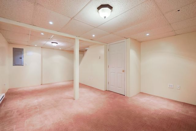 25 Dunny Cove Lane, Uxbridge, MA 01569