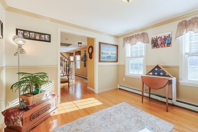 25 Dunny Cove Lane, Uxbridge, MA 01569