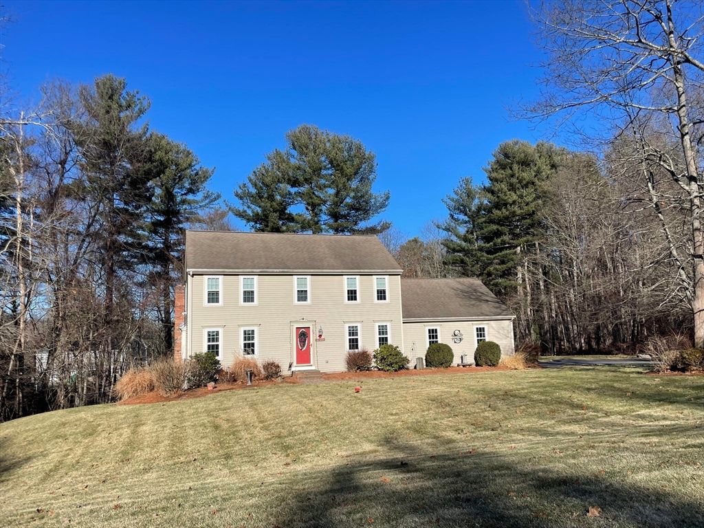 25 Dunny Cove Lane, Uxbridge, MA 01569