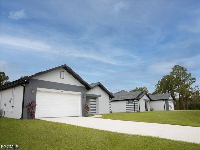 1226 Chrisholm ST, Lehigh Acres, FL 33974