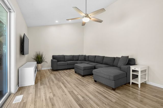 8146 N 27th Street, Richland, MI 49083