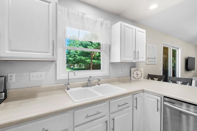 8146 N 27th Street, Richland, MI 49083