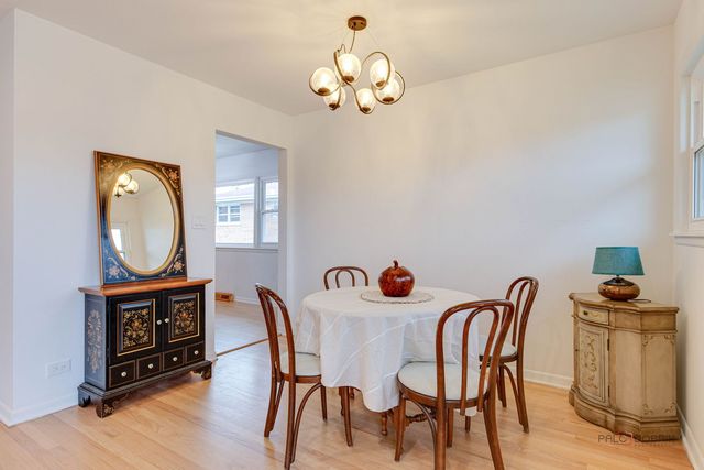 1689 S Elm Street, Des Plaines, IL 60018