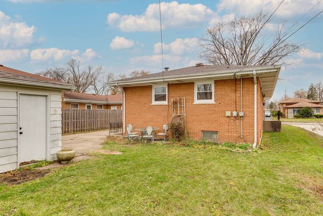 1689 S Elm Street, Des Plaines, IL 60018