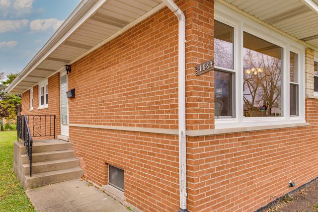1689 S Elm Street, Des Plaines, IL 60018