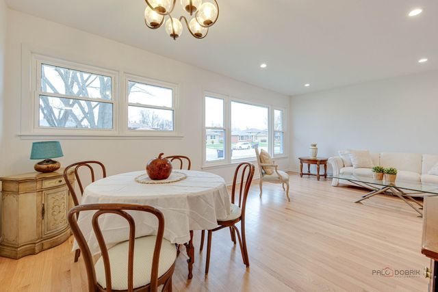 1689 S Elm Street, Des Plaines, IL 60018