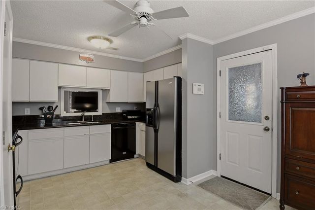 228 Barrington Place, Winston-salem, NC 27104