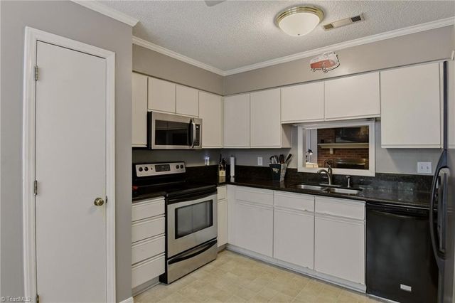 228 Barrington Place, Winston-salem, NC 27104