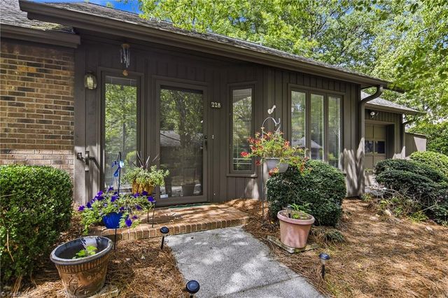 228 Barrington Place, Winston-salem, NC 27104