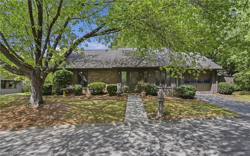 228 Barrington Place, Winston-salem, NC 27104