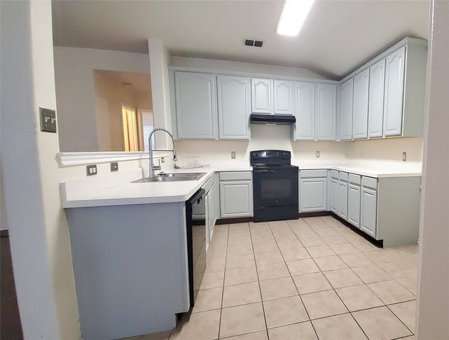 1118 Bradford Drive, Glenn Heights, TX 75154