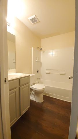 1118 Bradford Drive, Glenn Heights, TX 75154
