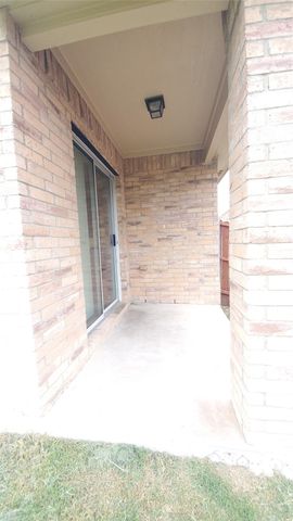 1118 Bradford Drive, Glenn Heights, TX 75154